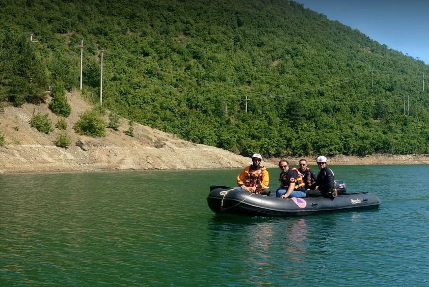 ФОТО: И нуркачи од армиските „Волци“ се вклучуваат во потрагата по исчезнатиот во езерото Глажња