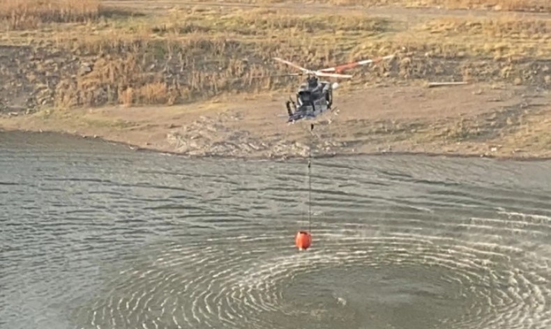 Исфрлени 56 тони вода, спречено ширење: Два хеликоптери на МВР учествуваа во локализирање на пожарот во кочанско (ВИДЕО)