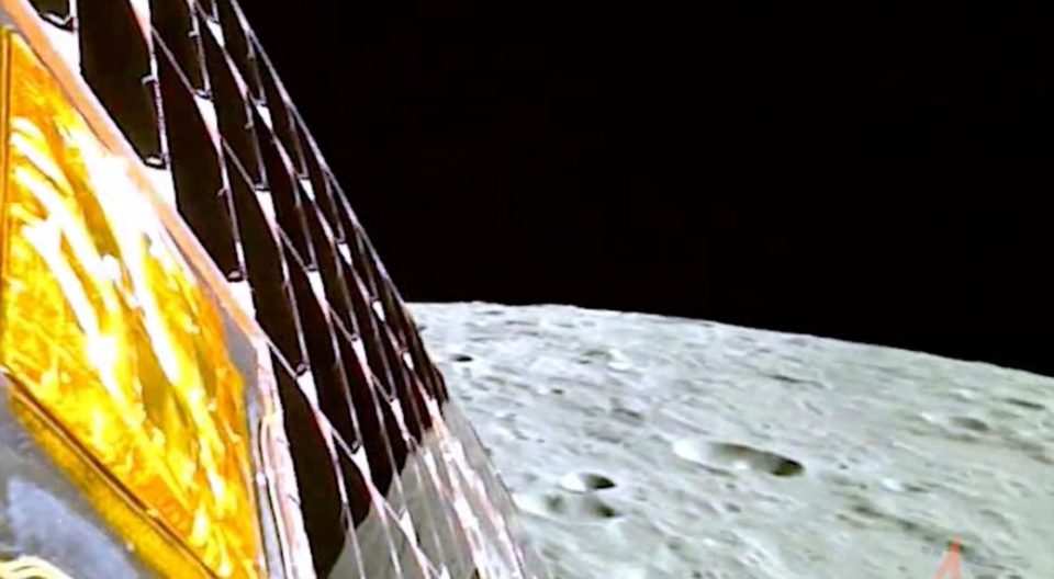 Русија и честиташе на Индија за слетувањето на Месечината