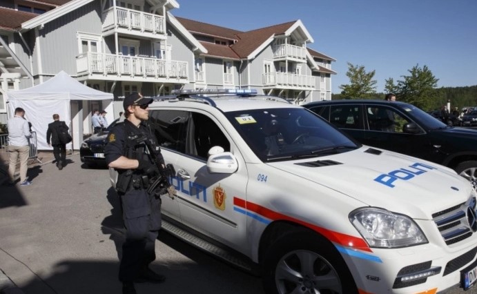 Ужас во Осло: Двајца професори прободени со нож, уапсен студент
