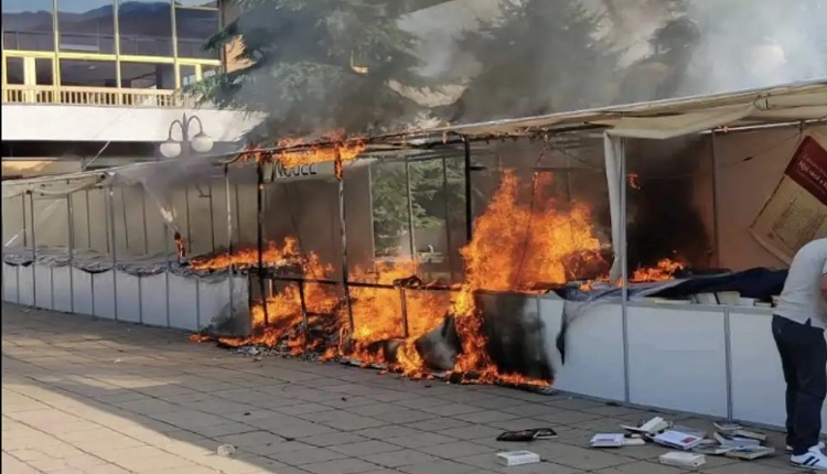 ШТEТА ОД ДЕСЕТИЦИ ИЛЈАДИ ЕВРА: Пожар пеплоса штандови за книги во Тетово