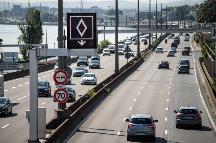 Нов сообраќаен знак на патишта во Франција, знаете ли што значи?