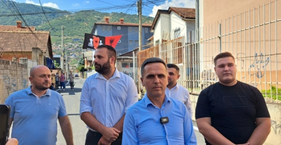 Знаме со карта на „Голема Албанија“ повторно се вееше во Тетово, Касами вели тоа било одговор од граѓаните до власта