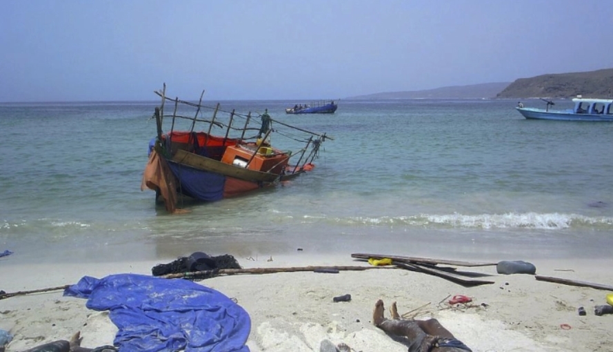 Ужас: Во бродолом во близина на Лампедуза загинаа 41 мигрант