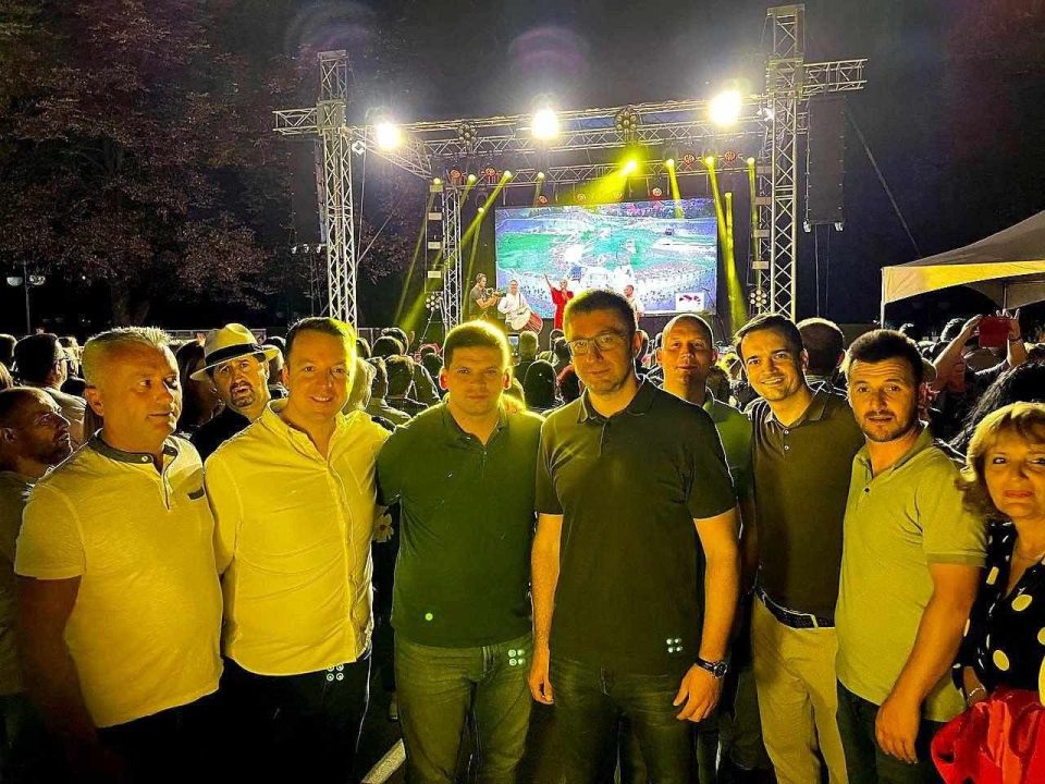 Мицкоски вечерва во Битола- Дел од публиката на вториот концерт од караванот “Македонијо во срце те носиме”