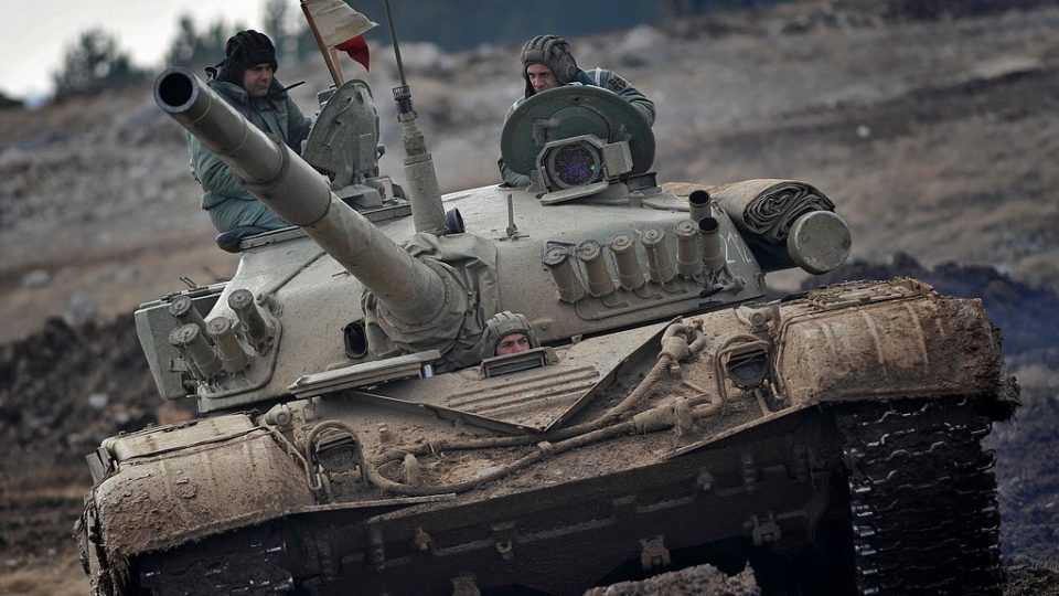 Србија праќа тенкови на границата со Косово, Вашингтон со бурна реакција, Вучиќ се правда