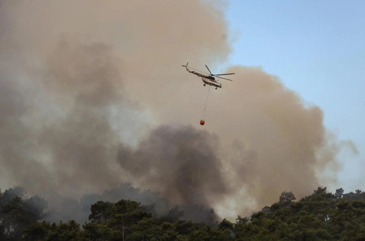 Тројца загинати во Турција во хеликоптерска несреќа за време на гаснење пожар