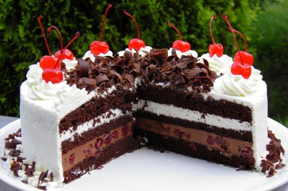 Прекрасната торта Шварцвалд е хит десерт за секоја свечена пригода,рецепт со кој лесно ќе го направите овој омилен десерт на сите