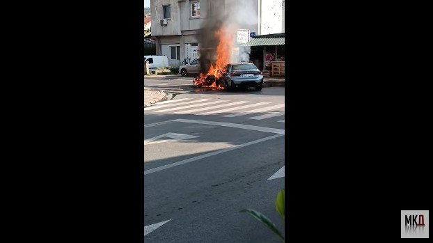 Тешка сообраќајна несреќа попладнево во скопско Козле:Мотоцикл се запали по судар со БМВ, гореа и двете возила