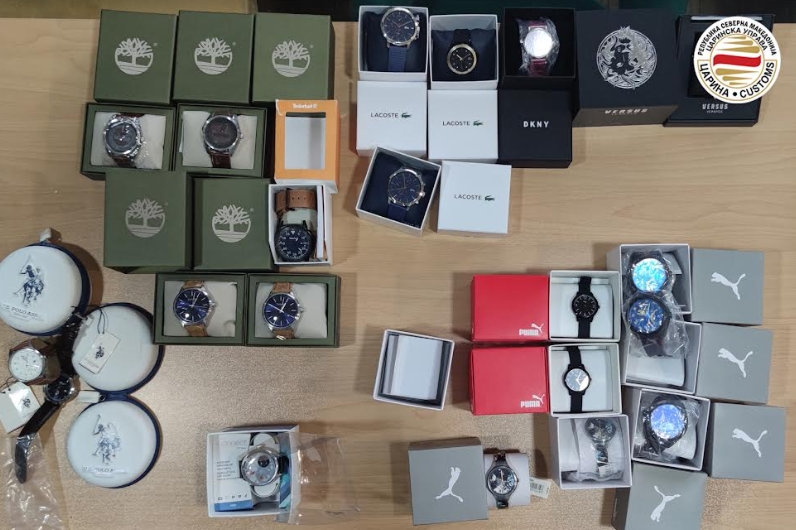 Спречен шверц на 20 рачни часовници од познати модни брендови (ФОТО)