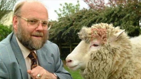 Почина Ијан Вилмут, заслужен за клонирањето на овцата Доли