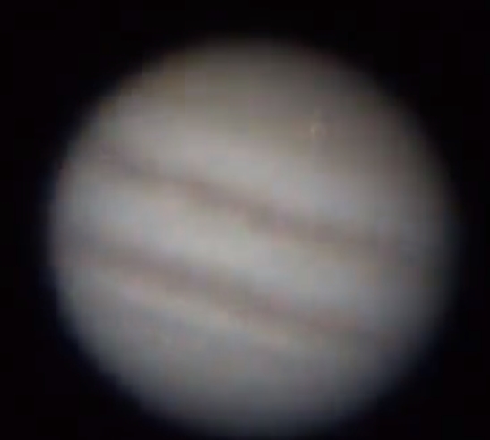ВИДЕО: Снимен судир на Јупитер со карпесто тело