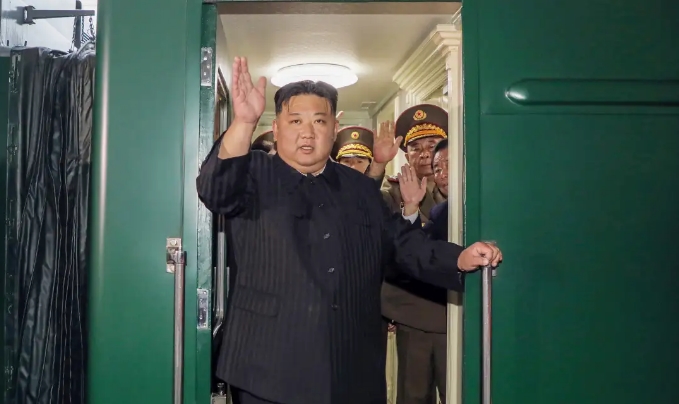 „Ким Џонг Ун пристигна во Русија на средба со Путин“
