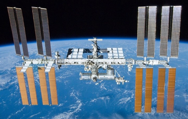 Еден американски и двајца руски космонаути полетаа кон Меѓународната вселенска станица