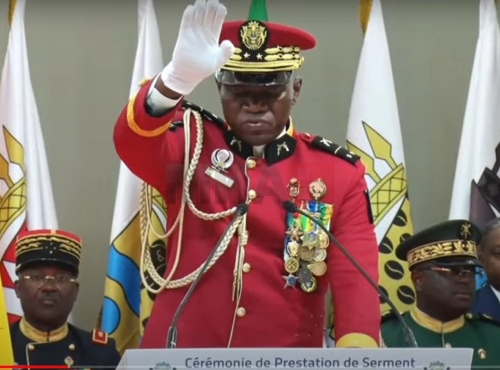Лидерот на воената хунта Брис Нгуема положи заклетва како привремен претседател на Нигер