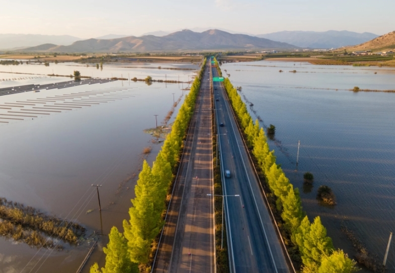 Се укинува забраната за тешки возила на автопатот Атина-Солун