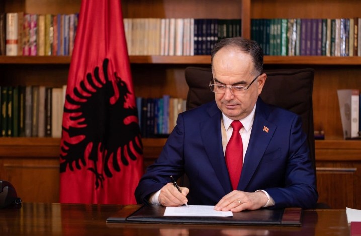 Албанскиот претседател Бегај го потпиша указот за новите министри