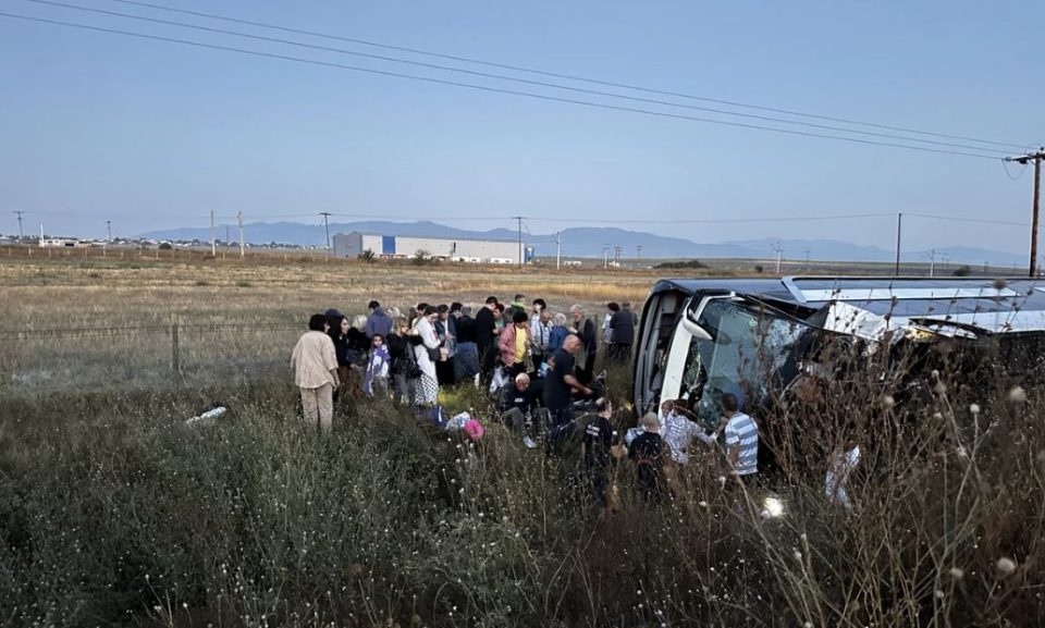 Позната причината за тешката сообраќајка во Грција, тројца загинати и 42 повредени