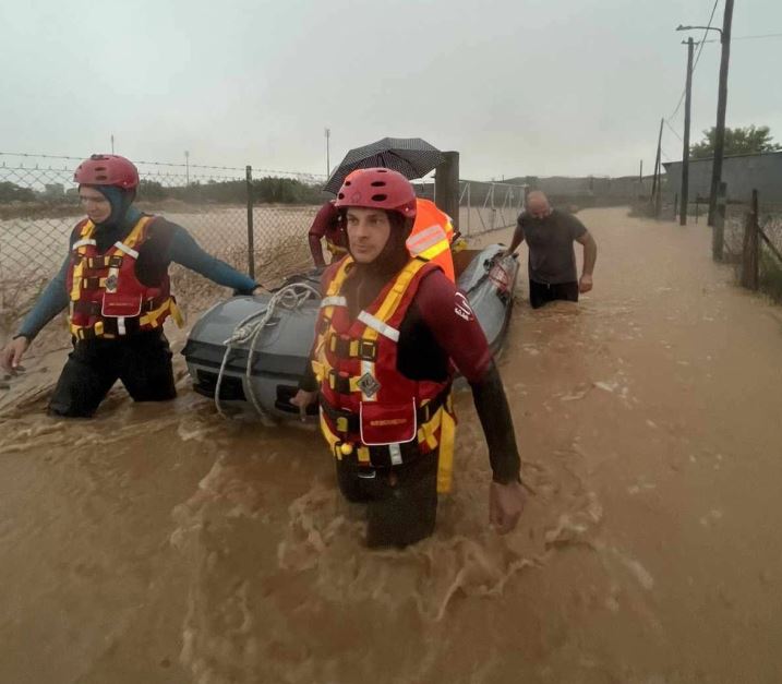 Пронајдени уште две безживотни тела во поплавите во Грција, вкупно 14 загинати