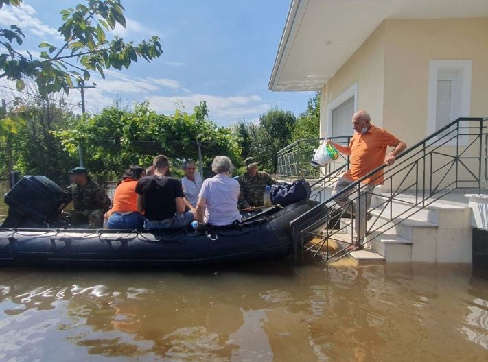 Во состојба на готовност поради опасност од поплави жителите на 35 села во грчката област Тесалија