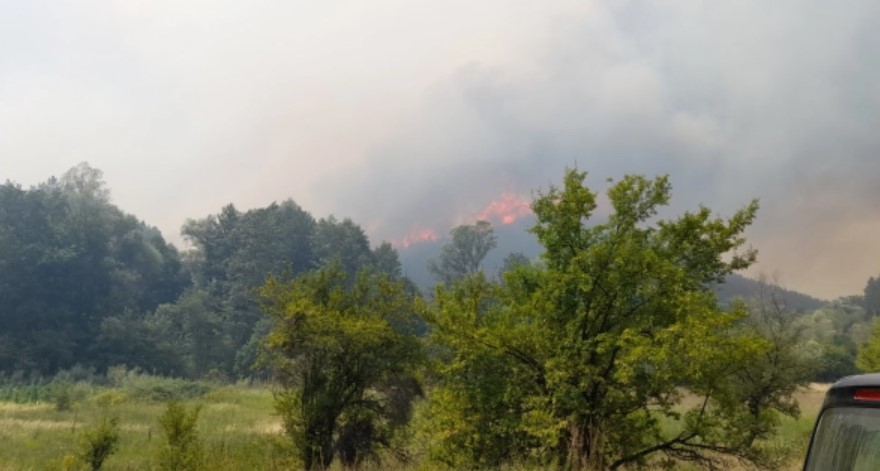 Два пожари избувнаа во Македонија, гори висок и непристапен терен