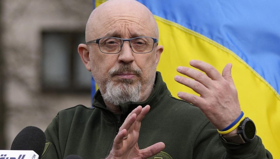 Коментари на западните весници на разрешувањето на украинскиот министер за одбрана Резников