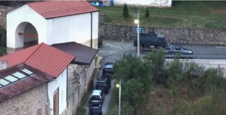 ВИДЕО:  Седум возила на ЕУЛЕКС стигнаа во Косово, досега упасени осумнина за престрелките во Бањска