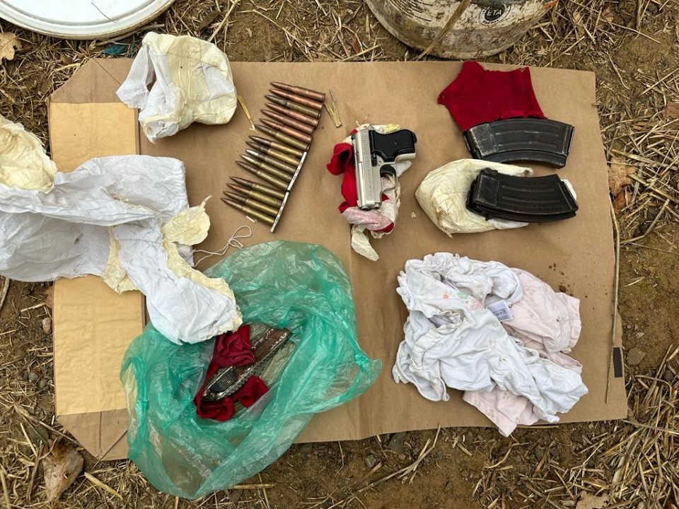 Претрес во село Ласкарци, пронајдено оружје и муниција (Фото)