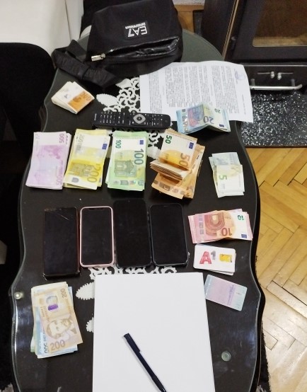Претреси во Битола, приведени 11 лица, пронајдена дрога, оружје, пари…