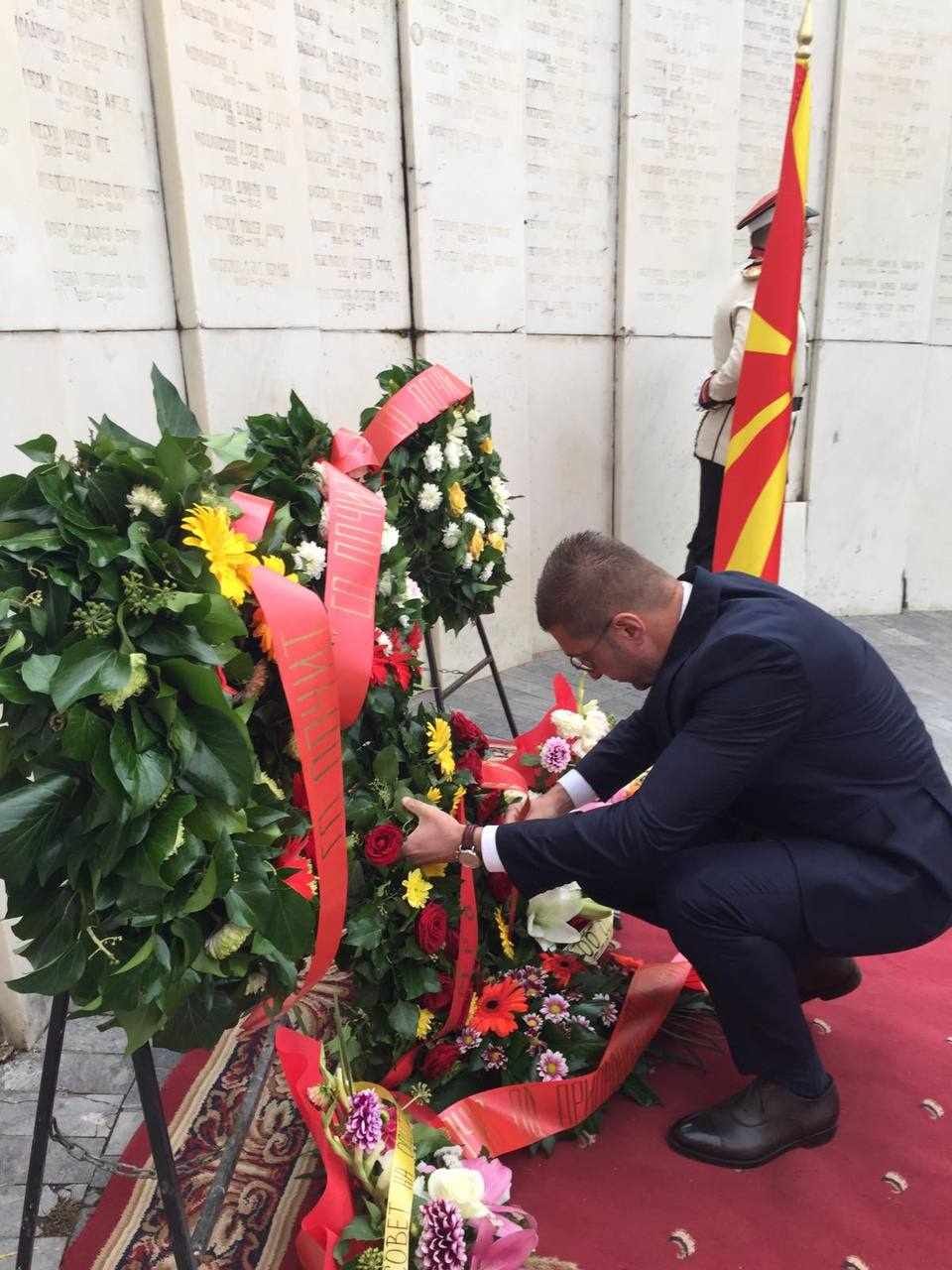 Мицкоски: Важно е да се оддаде почит на хероите кои се спротивставија на бугарскиот фашистички окупатор и фашизмот во Македонија- Честит 11 Октомври