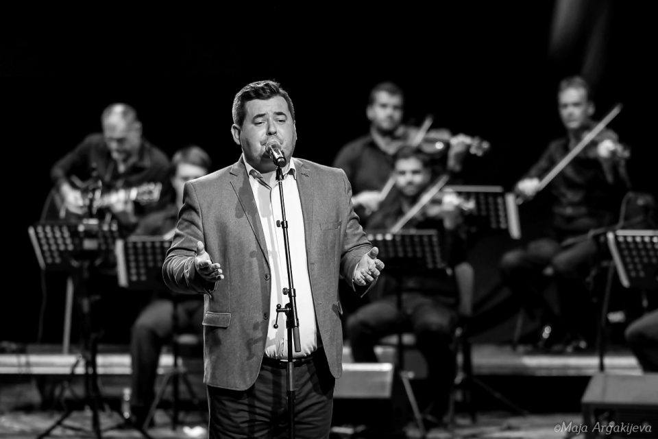 ЖАЛНА ВЕСТ: Почина познатиот македонски пејач Далибор Ѓошиќ
