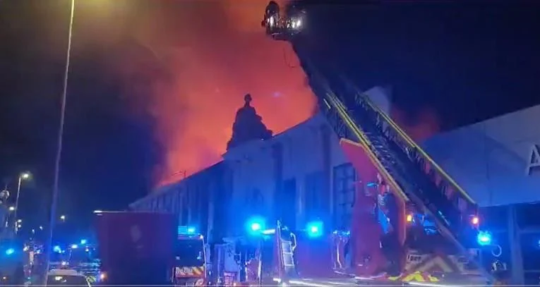 Најмалку шестмина загинати во пожар во преполн ноќен клуб во Шпанија (ВИДЕО)