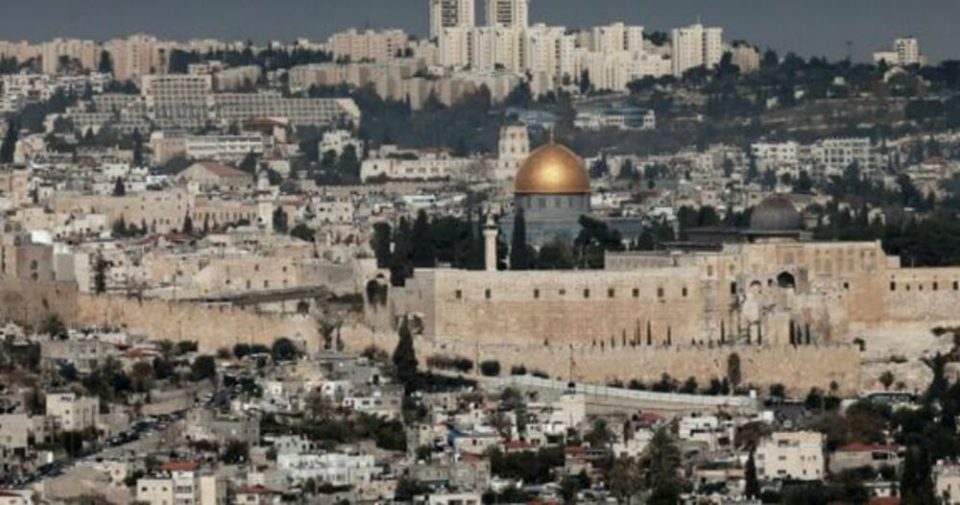 Неколку луѓе се повредени во „директниот ракетен напад“ врз Ерусалим
