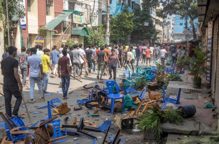 Најмалку двајца загинати во судир меѓу полицијата и опозициски демонстранти во Бангладеш