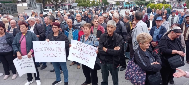 Протест на пензионери во Кавадарци, во петок блокада на излезот кон Неготино