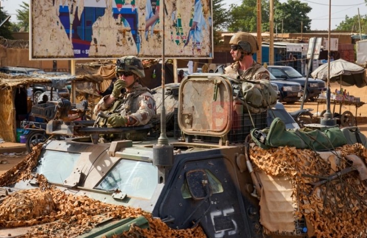 Франција го заврши повлекувањето на војниците од северната база во Нигер