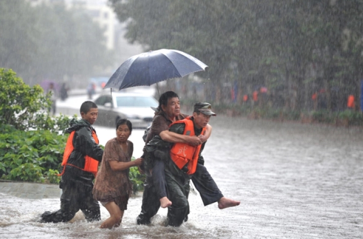 Луѓето сѐ повеќе ги населуваат областите кои можат да бидат погодени од опасни поплави