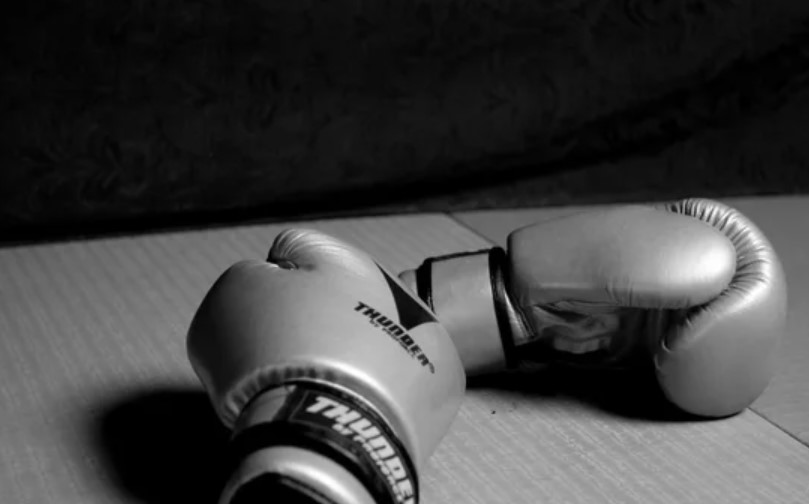 ВОЗНЕМИРУВАЧКО ВИДЕО: Млад боксер почина по брутален удар, борбата траеше само 90 секунди