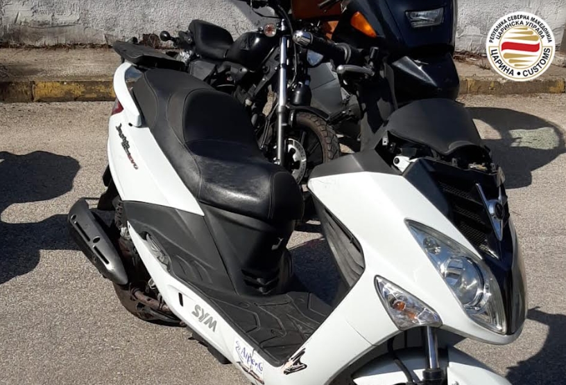 Спречен обид за криумчарење моторцикли и друга стока која македонски увозник се обидел да ја внесе без да ја пријави (ФОТО)
