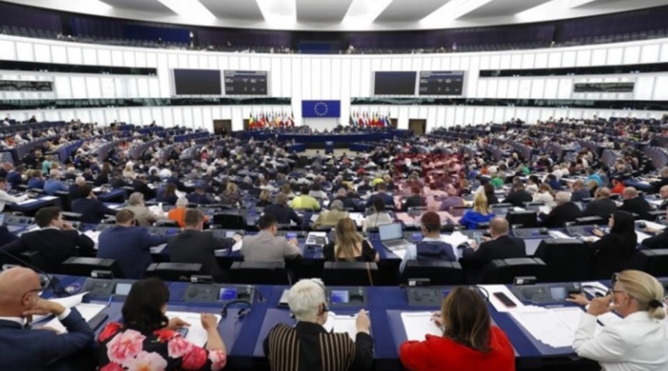 Група од 76 европратеници бараат итен прекин на огнот во Газа