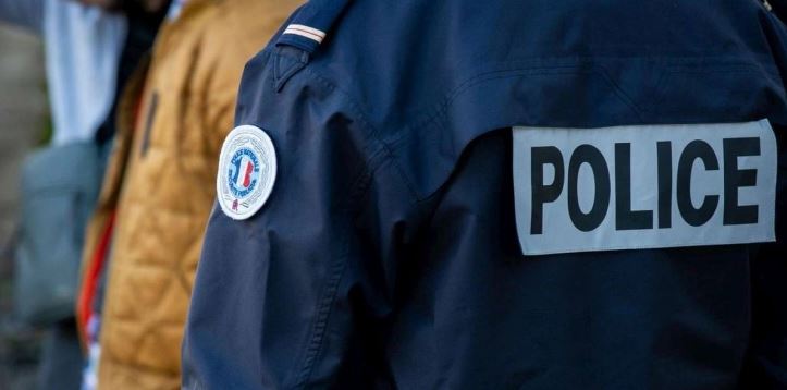 Франција: Пукање пред бар, двајца убиени
