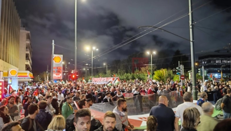 Масовен протест во Атина за поддршка на Палестина, инциденти пред амбасадата на Израел (ФОТО)
