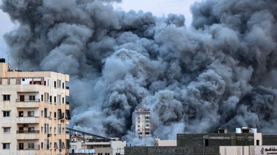 Хамас тврди дека во израелските воздушни напади во текот на ноќта загинале 80 луѓе