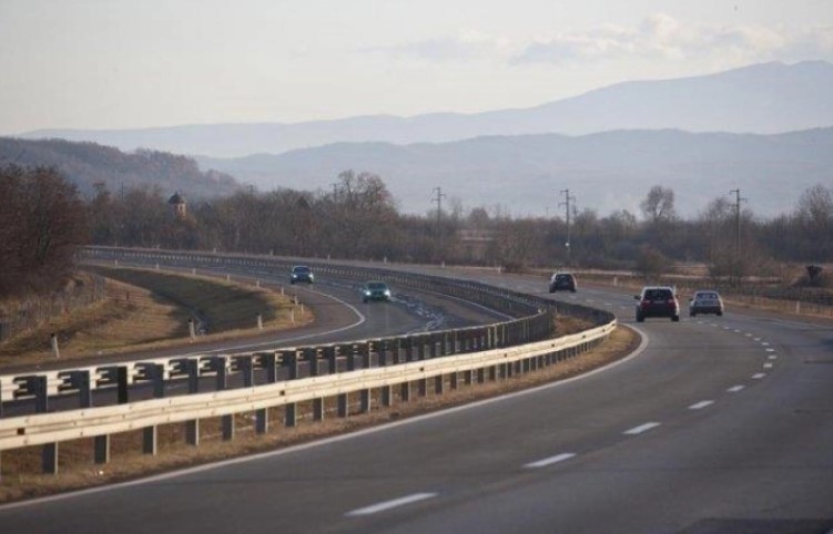 Возете внимателно, со прилагодена брзина: Еве каква е состојбата на македонските патишта
