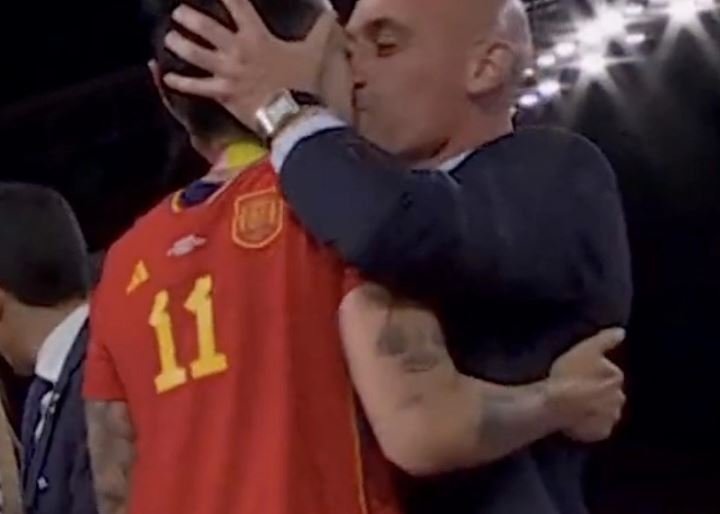 Шпански фудбалерки сведочеа во постапката против Рубиалес