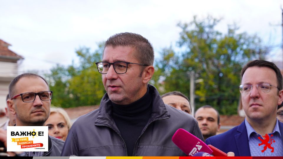 ВО ЖИВО: Лидерот на ВМРО-ДПМНЕ, Мицкоски на средба со граѓаните на Прилеп (ВИДЕО)