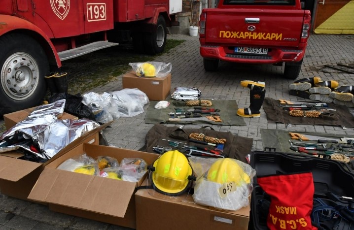 НАТО контингентот преку Амбасадата на САД донираше техничка опрема за радовишките пожарникари