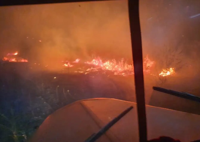 Се шири пожарот кај неготинско Дуброво, гаснат пожарникари од Неготино и Кавадарци
