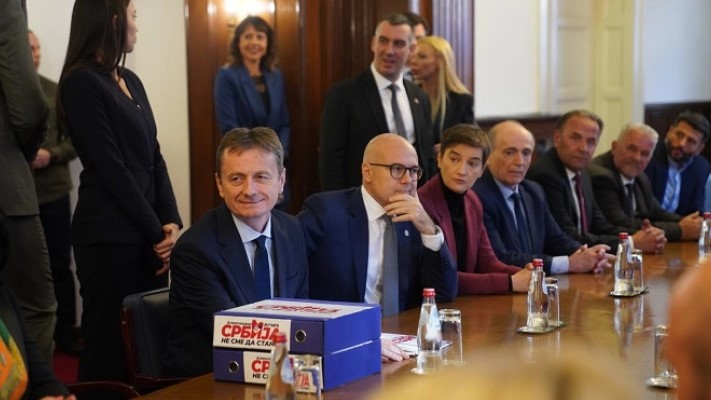 Во Србија почна поднесувањето изборни листи, познати и изборните коалиции за изборите на 17 декември