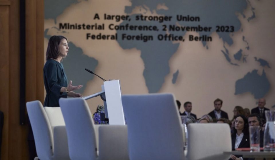 Бербок: ЕУ додека се подготвува за проширување треба и да почне со реформи